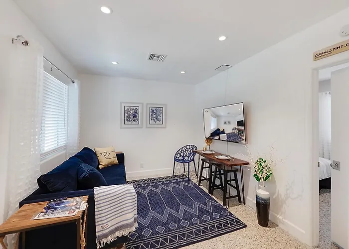 Beautiful 1 Bedroom Steps To The Beach!