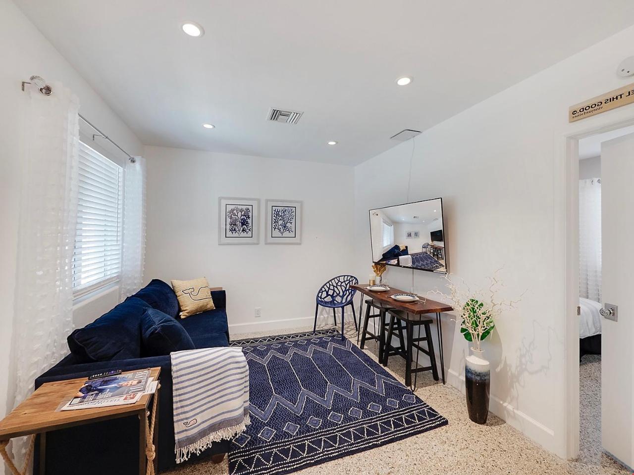Appartement Beautiful 1 Bedroom Steps To The Beach! *
